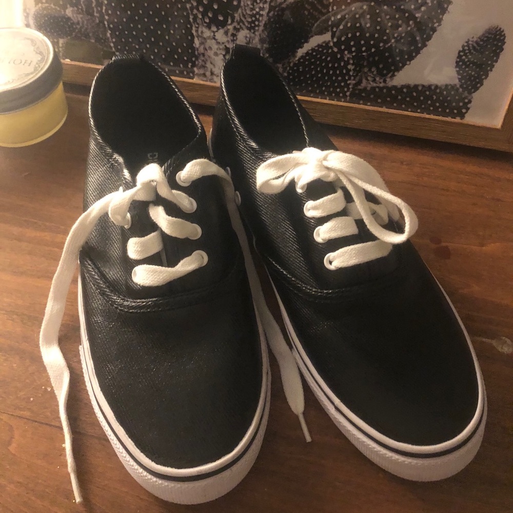 Cute H&M sneakers size 6